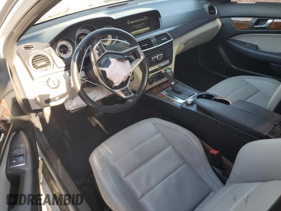 2013 Mercedes-Benz C 250 с VIN WDDGJ4HB9DG010716, выставлен на аукционе Copart как лот 54128125 с пробегом 137 915 миль миль и Списание • Salvage title. История ставок и продаж доступна на DreamBid. Изображение 8.