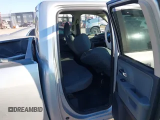 2018 Ram 1500 SLT z VIN 1C6RR6GG2JS119281, wystawiony jako IAAI lot #41897492 z przebiegiem 242 877 mil mil oraz . Historia ofert i sprzedaży dostępna na DreamBid. Obrazek 8.