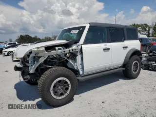 2023 Ford Bronco z VIN 1FMEE5DP5PLB73657, wystawiony jako Copart lot #58473675 z przebiegiem 14 209 mil mil oraz Szkoda całkowita • Salvage title. Historia ofert i sprzedaży dostępna na DreamBid. Obrazek 1.
