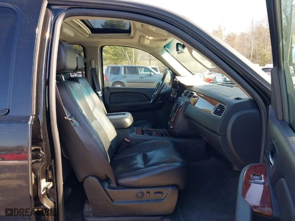 2009 Chevrolet Suburban LTZ with VIN 1GNFK36329R291320, listed as a IAAI auction lot 41393816 with 157,469 mi miles. Bid and sale history available at carsss.com. Image 5.