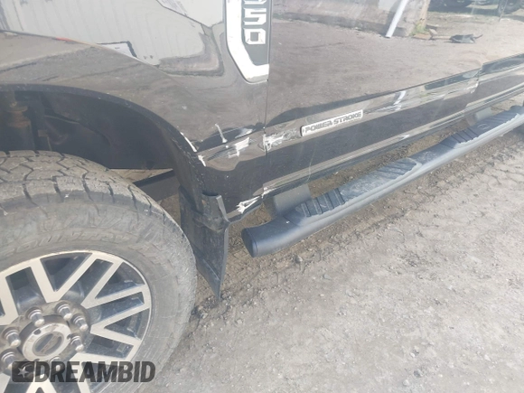 2018 Ford F-350 Platinum z VIN 1FT7W3BT0JEB33268, wystawiony jako IAAI lot #41994493 z przebiegiem 102 189 mil mil oraz . Historia ofert i sprzedaży dostępna na DreamBid. Obrazek 12.