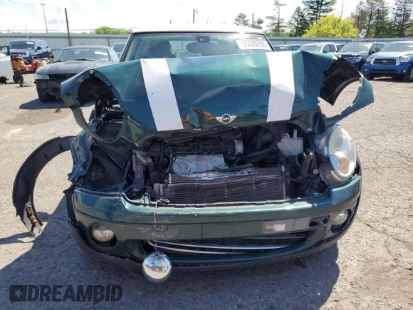 2010 MINI Hardtop z VIN WMWMF3C59ATZ21719, wystawiony jako Copart lot #56020765 z przebiegiem 96 249 mil mil oraz Szkoda całkowita • Salvage title. Historia ofert i sprzedaży dostępna na DreamBid. Obrazek 5.