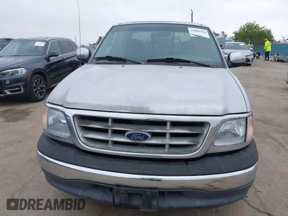 2000 Ford F-150 XL with VIN 1FTRX17W0YKA70861, listed as a IAAI auction lot 42096438 with 1 mi miles. Bid and sale history available at carsss.com. Image 12.