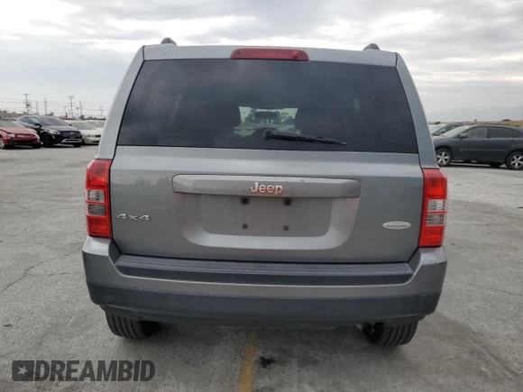 2013 Jeep Patriot Latitude z VIN 1C4NJRFB1DD101742, wystawiony jako Copart lot #59486385 z przebiegiem 92 001 mil mil oraz Czysty tytuł • Clean title. Historia ofert i sprzedaży dostępna na DreamBid. Obrazek 6.