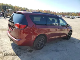 2020 Chrysler Pacifica Launch Edition z VIN 2C4RC3BG2LR282663, wystawiony jako Copart lot #76714694 z przebiegiem 62 388 mil mil oraz Szkody całkowita. Historia ofert i sprzedaży dostępna na DreamBid. Obrazek 3.