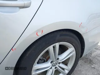2015 Volkswagen Passat SE z VIN 1VWBV7A34FC085960, wystawiony jako IAAI lot #41464038 z przebiegiem 85 312 mil mil oraz . Historia ofert i sprzedaży dostępna na DreamBid. Obrazek 14.