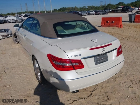 2013 Mercedes-Benz E-Class E 350 with VIN WDDKK5KF4DF209140, listed as a IAAI auction lot 41829168 with 100,548 mi miles. Bid and sale history available at carsss.com. Image 3.