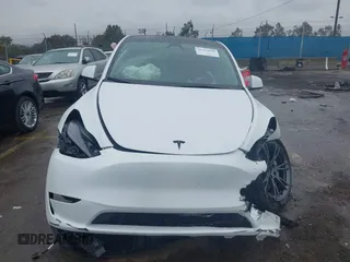 2024 Tesla Model Y Long Range z VIN 7SAYGDEEXRF230169, wystawiony jako IAAI lot #41723049 z przebiegiem Nie podano mil oraz . Historia ofert i sprzedaży dostępna na DreamBid. Obrazek 12.