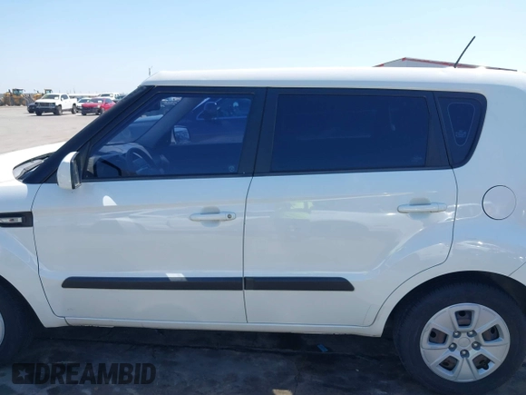 2013 Kia Soul with VIN KNDJT2A52D7568507, listed as a IAAI auction lot 41782739 with 119,285 mi miles. Bid and sale history available at carsss.com. Image 14.