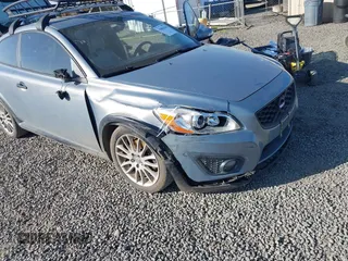 2011 Volvo C30 z VIN YV1672MK4B2248010, wystawiony jako IAAI lot #42081566 z przebiegiem 120 260 mil mil oraz . Historia ofert i sprzedaży dostępna na DreamBid. Obrazek 6.