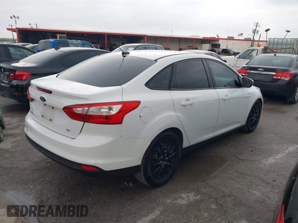 2012 Ford Focus SE z VIN 1FAHP3F29CL141649, wystawiony jako IAAI lot #40782821 z przebiegiem 266 683 mil mil oraz . Historia ofert i sprzedaży dostępna na DreamBid. Obrazek 4.