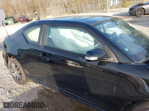 2015 Scion tC z VIN JTKJF5C71FJ009326, wystawiony jako IAAI lot #41588230 z przebiegiem 283 796 mil mil oraz . Historia ofert i sprzedaży dostępna na DreamBid. Obrazek 13.