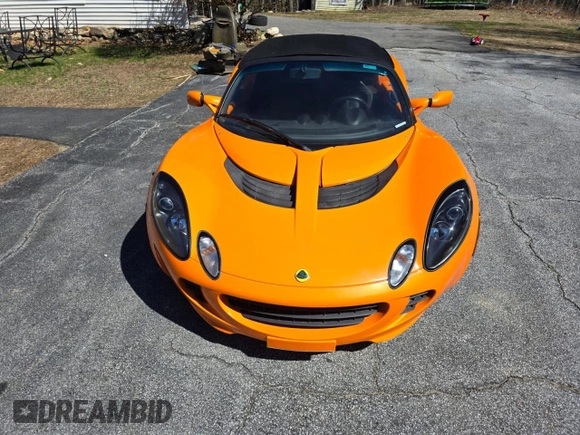 2007 Lotus Elise z VIN SCCPC11137HL30017, wystawiony jako Copart lot #52991635 z przebiegiem 3930 mil mil oraz Tytuł czysty. Historia ofert i sprzedaży dostępna na DreamBid. Obrazek 3.