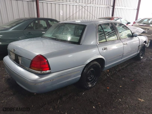 2001 Ford Crown Victoria with VIN 2FAFP73WX1X201122, listed as a IAAI auction lot 41936418 with 140,234 mi miles. Bid and sale history available at carsss.com. Image 4.