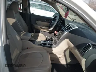 2011 GMC Acadia SLT1 with VIN 1GKKVRED5BJ221797, listed as a IAAI auction lot 41700225 with 177,993 mi miles. Bid and sale history available at carsss.com. Image 5.