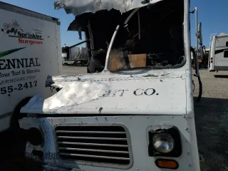 1988 Chevrolet P Series Cargo with VIN 1GBHP32K8J3310626, listed as a Copart auction lot 66561604 with Not Provided miles and Salvage Title. Bid and sale history available at carsss.com. Image 5.