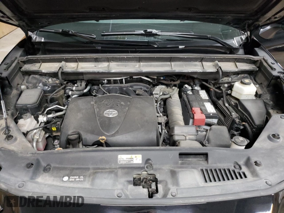 2021 Toyota Highlander XLE with VIN 5TDGZRBH5MS529474, listed as a Copart auction lot 60610165 with 92,275 mi miles and Salvage title. Bid and sale history available at DreamBid. Image 12.