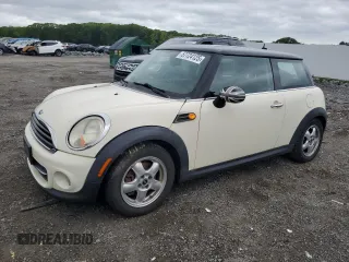 2011 MINI Hardtop z VIN WMWSU3C56BTX96788, wystawiony jako Copart lot #57724125 z przebiegiem 200 711 mil mil oraz Tytuł czysty. Historia ofert i sprzedaży dostępna na DreamBid. Obrazek 1.