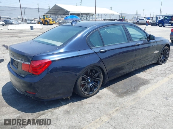 2010 BMW 7 Series 750Li z VIN WBAKB8C50ACY63208, wystawiony jako IAAI lot #42606209 z przebiegiem 120 802 mil mil oraz . Historia ofert i sprzedaży dostępna na DreamBid. Obrazek 4.