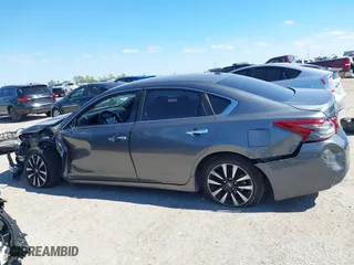 2018 Nissan Altima 2.5 SV with VIN 1N4AL3AP1JC102695, listed as a IAAI auction lot 40440992 with 58,063 mi miles. Bid and sale history available at carsss.com. Image 14.