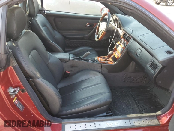 2002 Mercedes-Benz SLK 320 z VIN WDBKK65F52F245314, wystawiony jako Copart lot #42694015 z przebiegiem 114 998 mil mil oraz Szkoda całkowita • Salvage title. Historia ofert i sprzedaży dostępna na DreamBid. Obrazek 10.