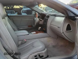 2004 Cadillac XLR z VIN 1G6YV34A945601816, wystawiony jako Copart lot #50757205 z przebiegiem 182 078 mil mil oraz Tytuł czysty. Historia ofert i sprzedaży dostępna na DreamBid. Obrazek 5.