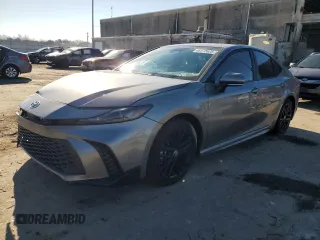 2025 Toyota Camry LE z VIN 4T1DAACKXSU518190, wystawiony jako Copart lot #46575625 z przebiegiem 6 071 mil mil oraz Szkoda całkowita • Salvage title. Historia ofert i sprzedaży dostępna na DreamBid. Obrazek 1.