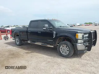 2017 Ford Super Duty F-250 SRW Lariat with VIN 1FT7W2BT9HEE94910, listed as a IAAI auction lot 42061321 with 265,615 mi miles. Bid and sale history available at carsss.com. Image 1.