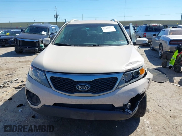 2012 Kia Sorento LX with VIN 5XYKT3A61CG211128, listed as a IAAI auction lot 41686721 with 146,545 mi miles. Bid and sale history available at carsss.com. Image 12.