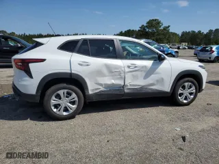 2024 Chevrolet Trax LS with VIN KL77LFE26RC246160, listed as a Copart auction lot 52375875 with 5,790 mi miles and Clean Title. Bid and sale history available at carsss.com. Image 3.
