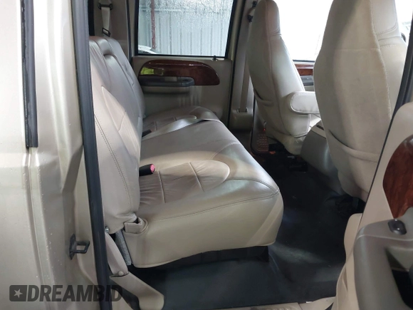 2000 Ford F-350 XL with VIN 1FTSW31F4YEB27196, listed as a IAAI auction lot 41975971 with 262,435 mi miles and . Bid and sale history available at DreamBid. Image 8.