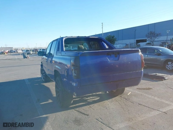 2005 Chevrolet Avalanche LS with VIN 3GNEC12Z75G215402, listed as a IAAI auction lot 41390459 with 1 mi miles. Bid and sale history available at carsss.com. Image 3.