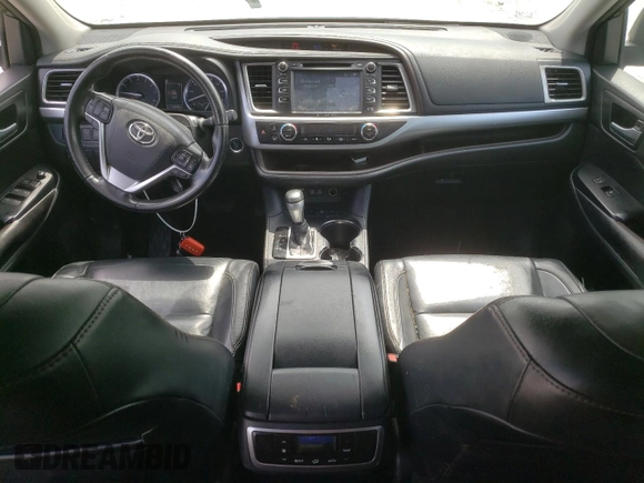 2017 Toyota Highlander XLE z VIN 5TDJZRFH7HS371631, wystawiony jako Copart lot #57122355 z przebiegiem 97 918 mil mil oraz Szkoda całkowita • Salvage title. Historia ofert i sprzedaży dostępna na DreamBid. Obrazek 8.