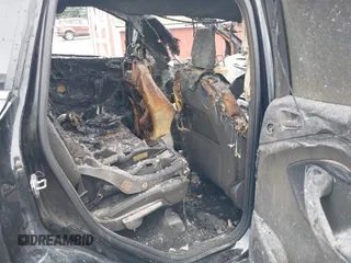 2019 Ford Escape Titanium z VIN 1FMCU9J95KUB24713, wystawiony jako IAAI lot #42554610 z przebiegiem Nie podano mil oraz . Historia ofert i sprzedaży dostępna na DreamBid. Obrazek 8.