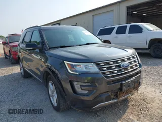 2017 Ford Explorer XLT z VIN 1FM5K8D82HGC79240, wystawiony jako IAAI lot #42402472 z przebiegiem 139 303 mil mil oraz . Historia ofert i sprzedaży dostępna na DreamBid. Obrazek 6.