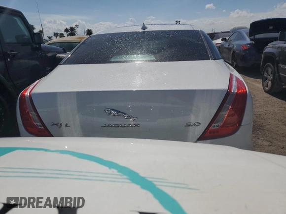 2014 Jaguar XJ Portfolio z VIN SAJWA2GZ0E8V59422, wystawiony jako Copart lot #74213414 z przebiegiem 96 314 mil mil oraz Nie do naprawy • Non repairable. Historia ofert i sprzedaży dostępna na DreamBid. Obrazek 6.