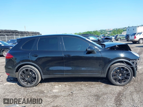 2013 Porsche Cayenne с VIN WP1AA2A21DLA02081, выставлен на аукционе IAAI как лот 42559417 с пробегом 81 413 миль миль и . История ставок и продаж доступна на DreamBid. Изображение 14.