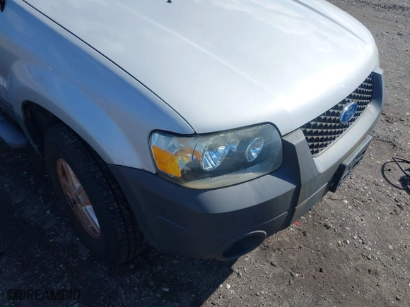 2006 Ford Escape XLS with VIN 1FMYU92Z36KA86730, listed as a IAAI auction lot 41520041 with 59,218 mi miles. Bid and sale history available at carsss.com. Image 6.