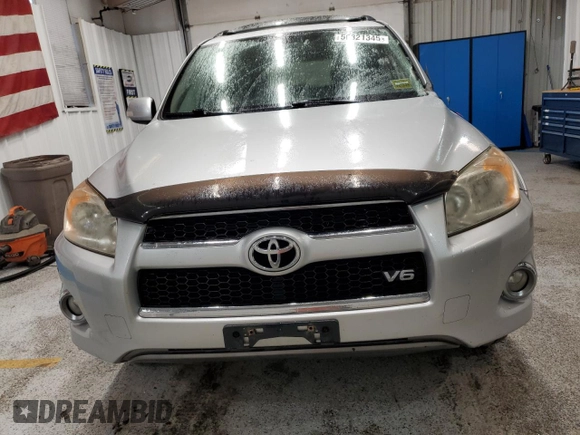 2010 Toyota RAV4 Limited z VIN JTMYK4DV2AD003504, wystawiony jako Copart lot #56321345 z przebiegiem 192 731 mil mil oraz Szkoda całkowita • Salvage title. Historia ofert i sprzedaży dostępna na DreamBid. Obrazek 5.