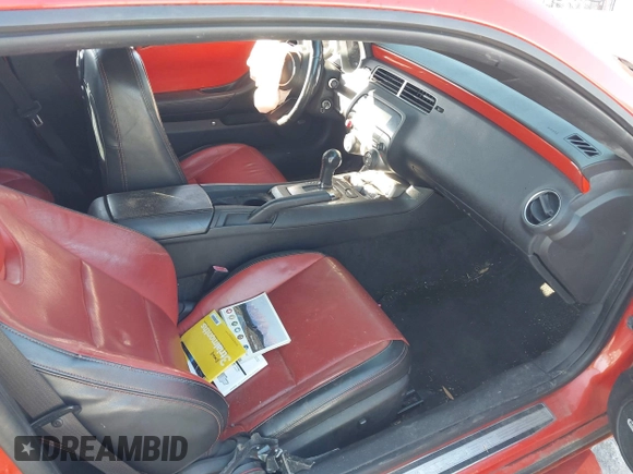 2010 Chevrolet Camaro 2SS z VIN 2G1FK1EJ4A9176836, wystawiony jako IAAI lot #41994863 z przebiegiem 151 249 mil mil oraz . Historia ofert i sprzedaży dostępna na DreamBid. Obrazek 5.
