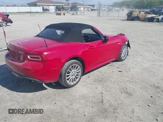 2017 FIAT 124 Spider Lusso z VIN JC1NFAEK3H0128181, wystawiony jako IAAI lot #42277948 z przebiegiem 15 668 mil mil oraz . Historia ofert i sprzedaży dostępna na DreamBid. Obrazek 4.