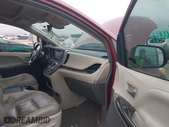 2019 Toyota Sienna XLE Auto Access Seat with VIN 5TDYZ3DC5KS971445, listed as a IAAI auction lot 41494373 with 147,578 mi miles. Bid and sale history available at carsss.com. Image 5.