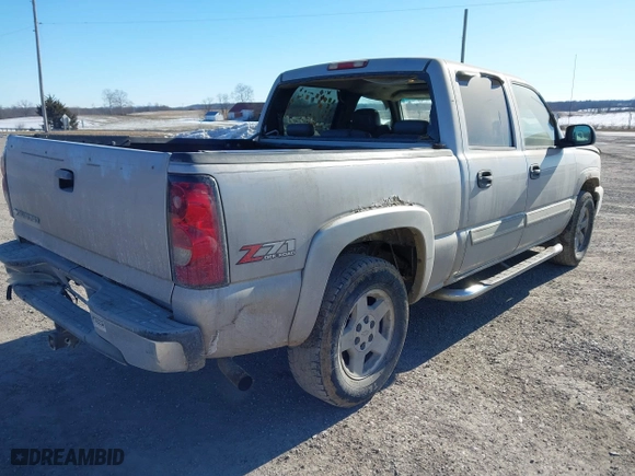 2006 Chevrolet Silverado 1500 LT1 with VIN 2GCEK13T961178126, listed as a IAAI auction lot 41387524 with 402,089 mi miles. Bid and sale history available at carsss.com. Image 4.
