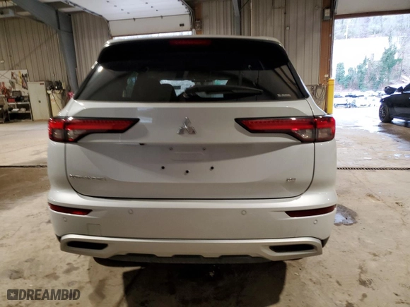 2024 Mitsubishi Outlander SE with VIN JA4J4VA85RZ054097, listed as a Copart auction lot 51607115 with 5,692 mi miles and Salvage Title. Bid and sale history available at carsss.com. Image 6.