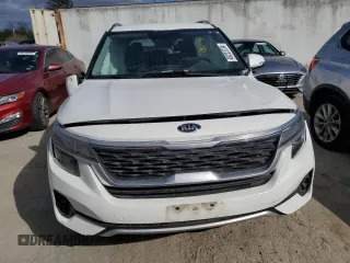2021 Kia Seltos S z VIN KNDEUCAAXM7168129, wystawiony jako Copart lot #49223734 z przebiegiem 89 138 mil mil oraz Szkody całkowita. Historia ofert i sprzedaży dostępna na DreamBid. Obrazek 5.