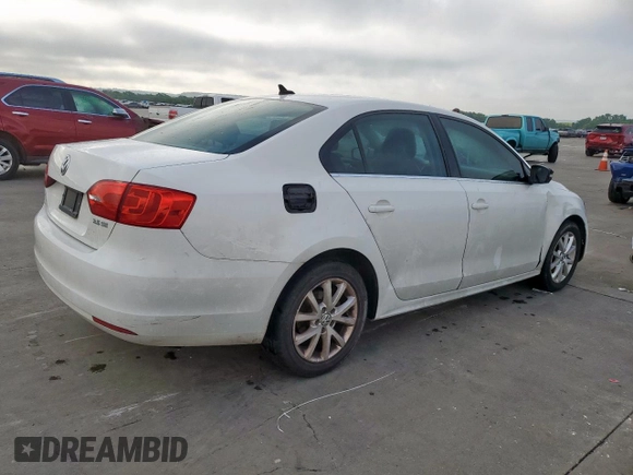 2013 Volkswagen Jetta SE with VIN 3VWDX7AJ5DM445332, listed as a Copart auction lot 58622645 with 241,388 mi miles and Clean title. Bid and sale history available at DreamBid. Image 3.