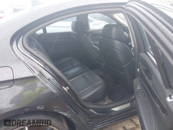 2011 BMW 7 Series 750i xDrive с VIN WBAKC6C54BC394675, выставлен на аукционе IAAI как лот 42394276 с пробегом 207 246 миль миль и . История ставок и продаж доступна на DreamBid. Изображение 8.