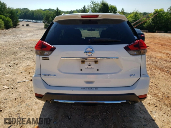 2017 Nissan Rogue SV z VIN KNMAT2MT4HP568539, wystawiony jako Copart lot #60265775 z przebiegiem 140 240 mil mil oraz Szkoda całkowita • Salvage title. Historia ofert i sprzedaży dostępna na DreamBid. Obrazek 6.