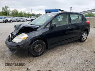 2009 Nissan Versa S z VIN 3N1BC13E19L447131, wystawiony jako Copart lot #54858845 z przebiegiem 190 029 mil mil oraz Nie do naprawy • Non repairable. Historia ofert i sprzedaży dostępna na DreamBid. Obrazek 1.