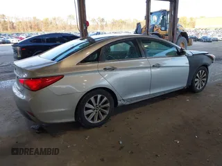 2014 Hyundai Sonata SE with VIN 5NPEC4AC2EH938525, listed as a IAAI auction lot 41117231 with 85,414 mi miles and . Bid and sale history available at DreamBid. Image 4.